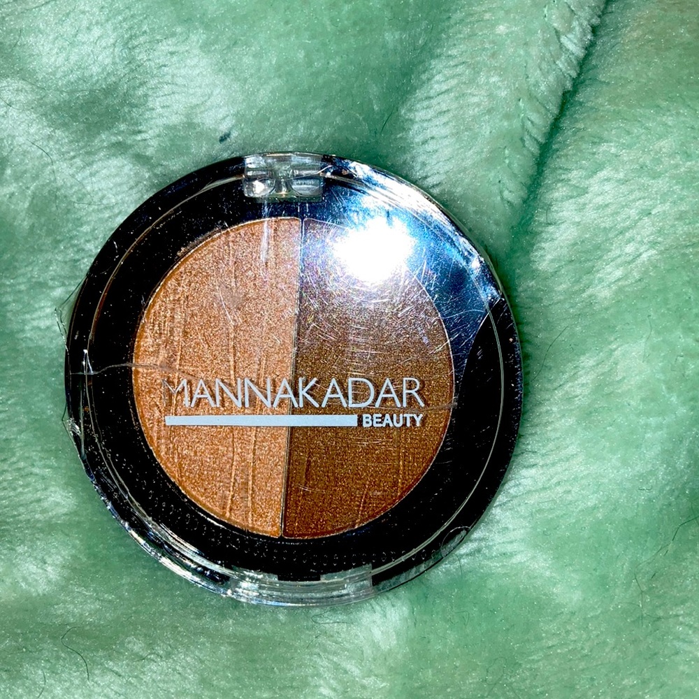 NEW. Mannakadar beauty bronzer highlighter.